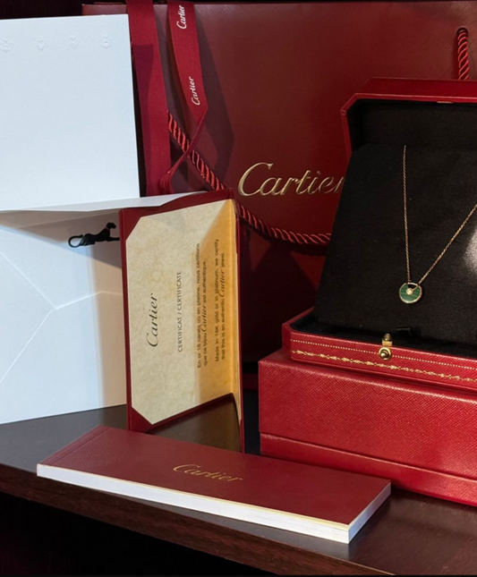 قلادة من مجموعة أموليت كارتييه