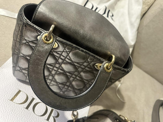 حقيبة ليدي ديور