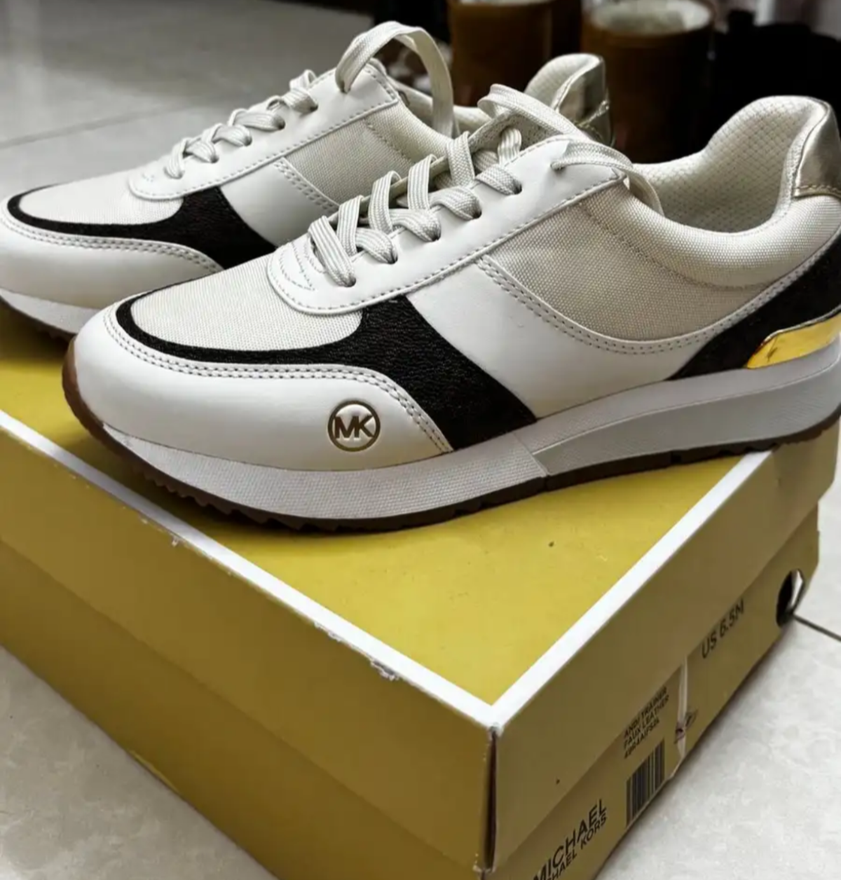 حذاء مايكل كورس