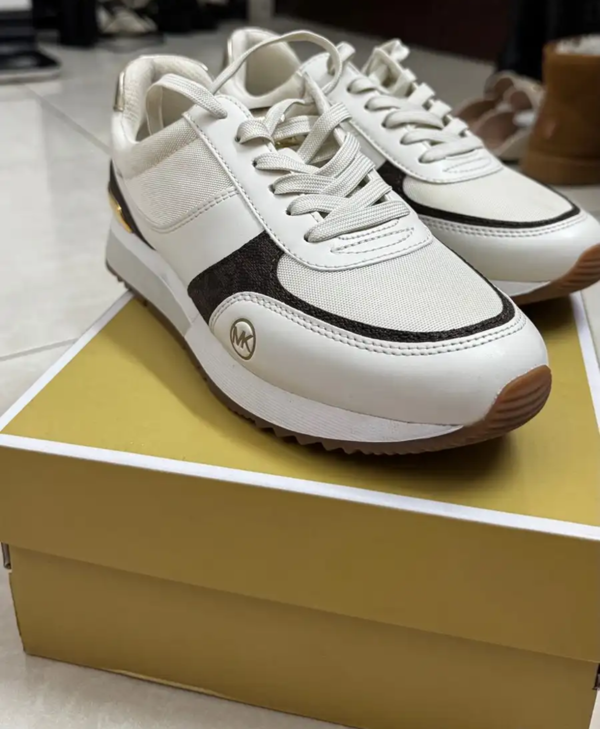 حذاء مايكل كورس