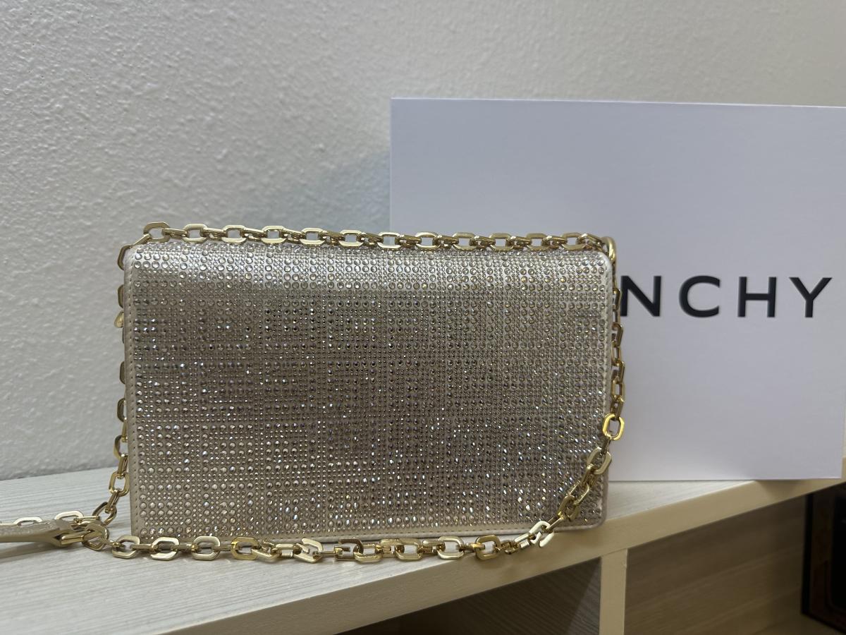 حقيبة جيفنشي