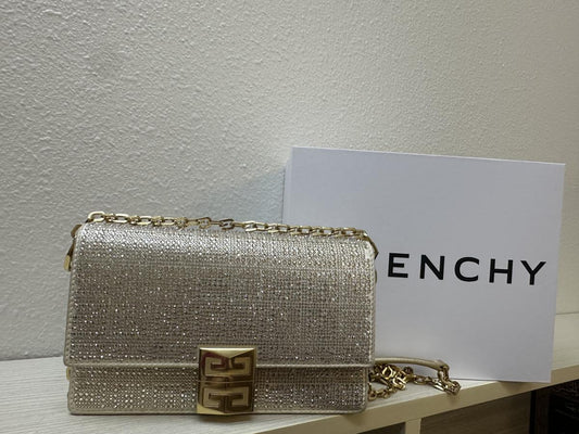 حقيبة جيفنشي