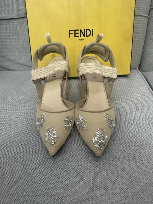 حذاء فندي انيق جدا